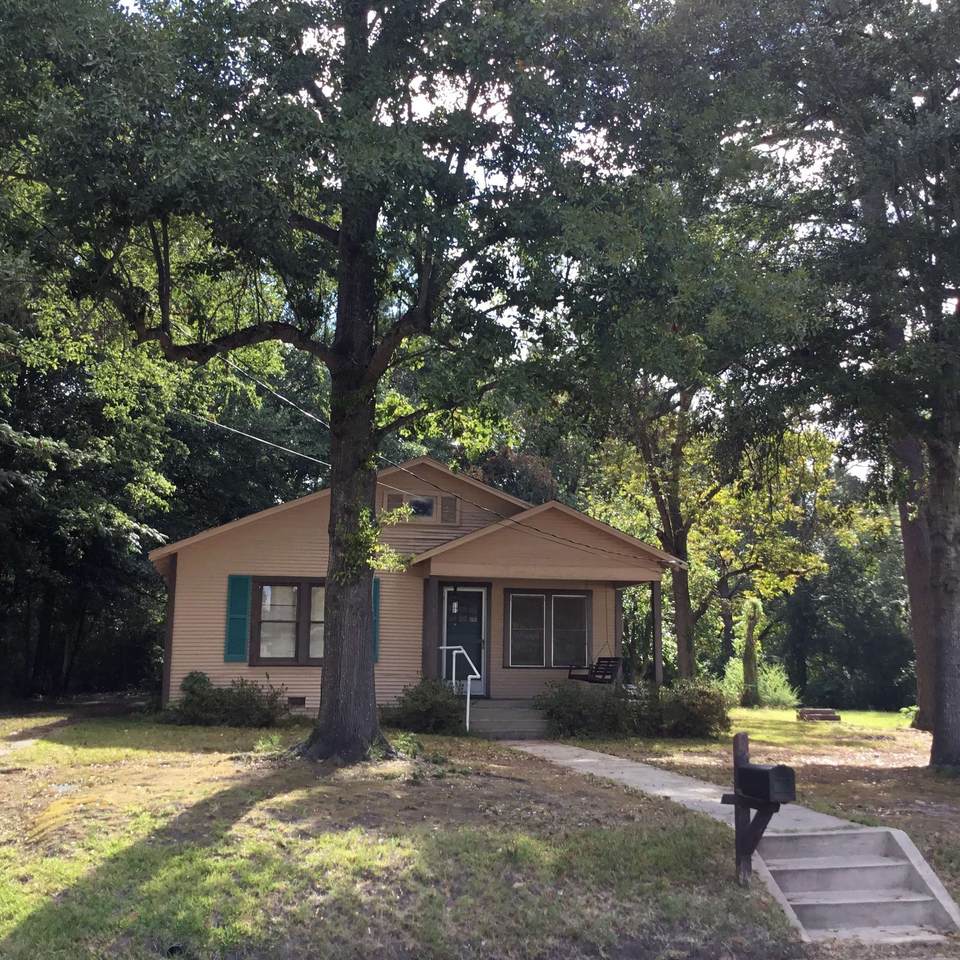 321 Bledsoe - Photo 1