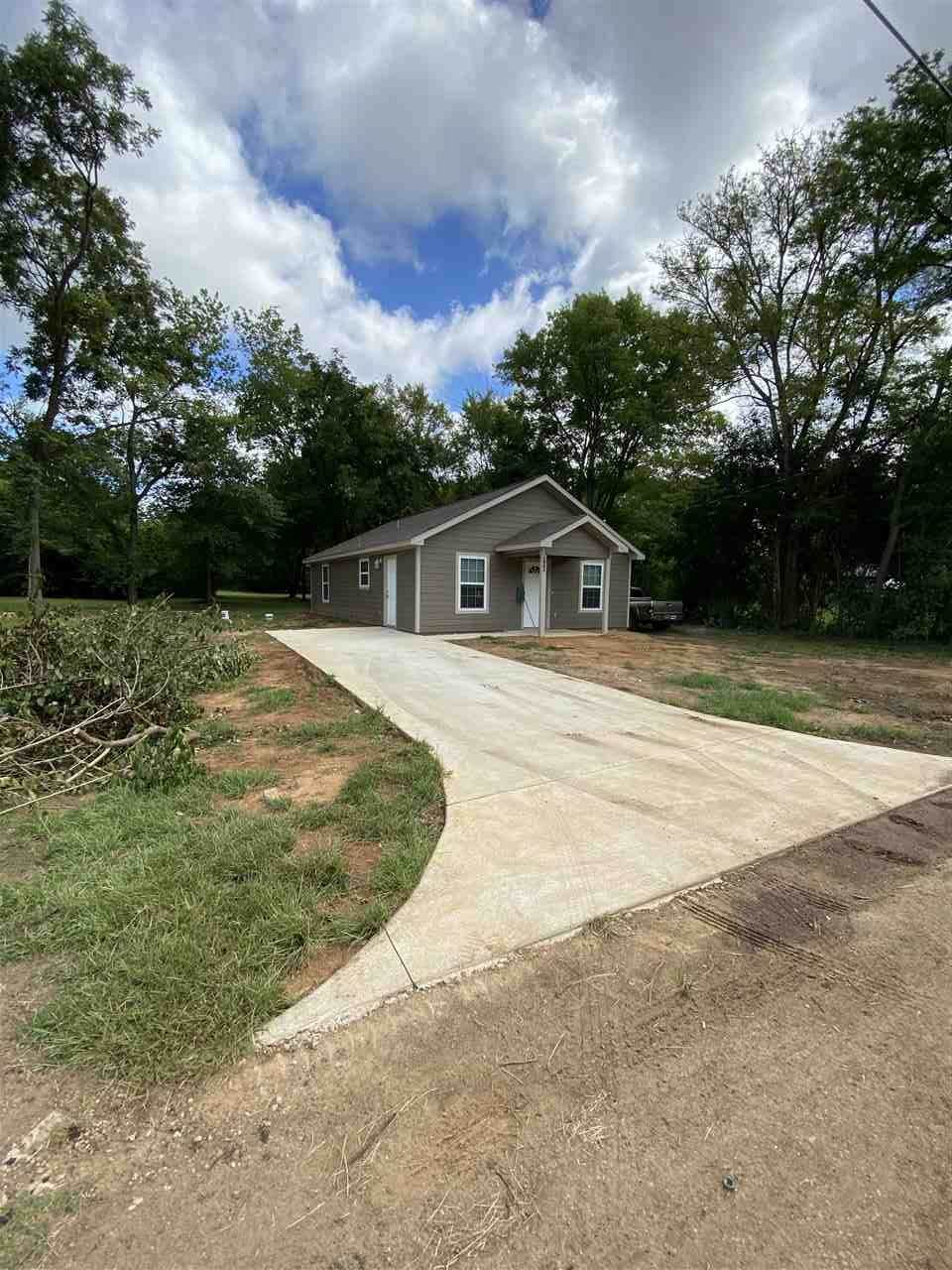 215 Mitchell St - Photo 1