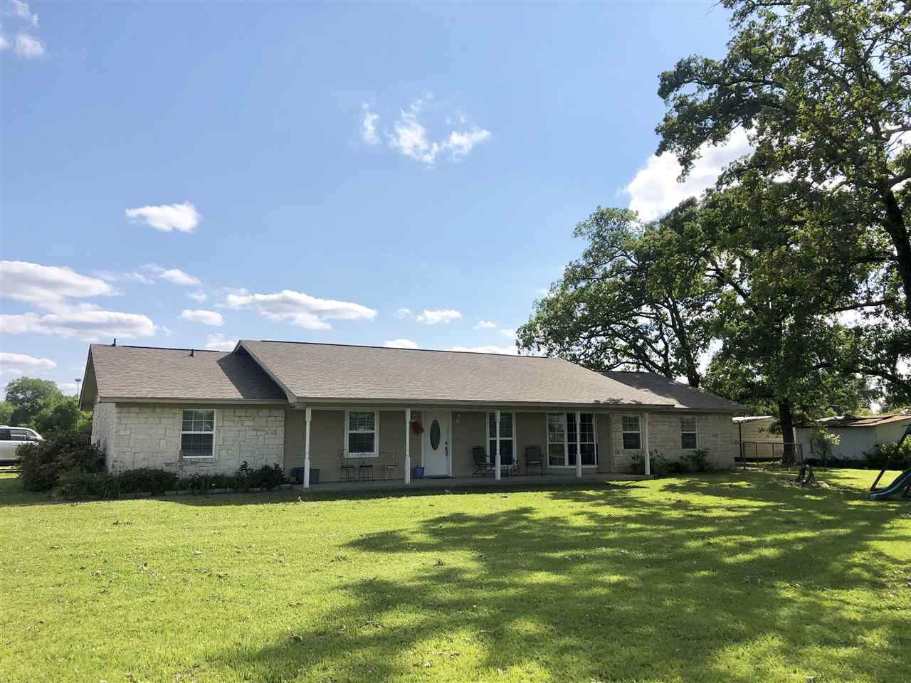 4072 Fm 451 - Photo 1