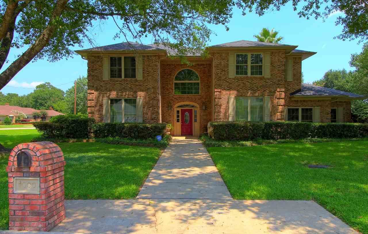 1000 University Dr - Photo 1