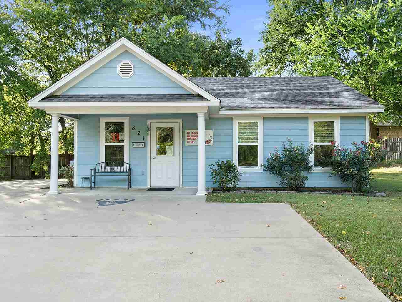 821 N Main St - Photo 1