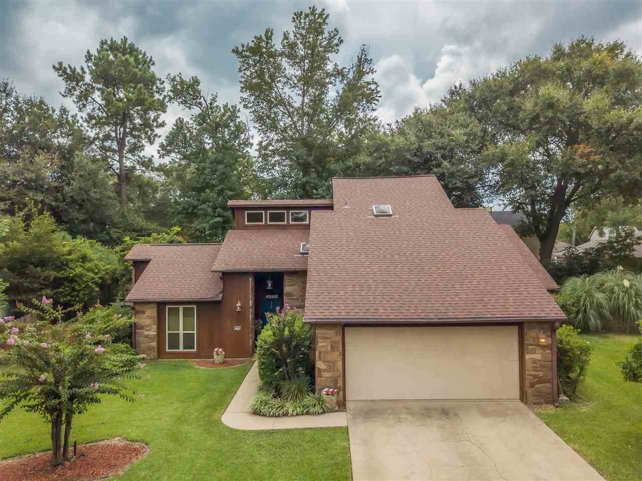 1204 Canterbury Blvd - Photo 1