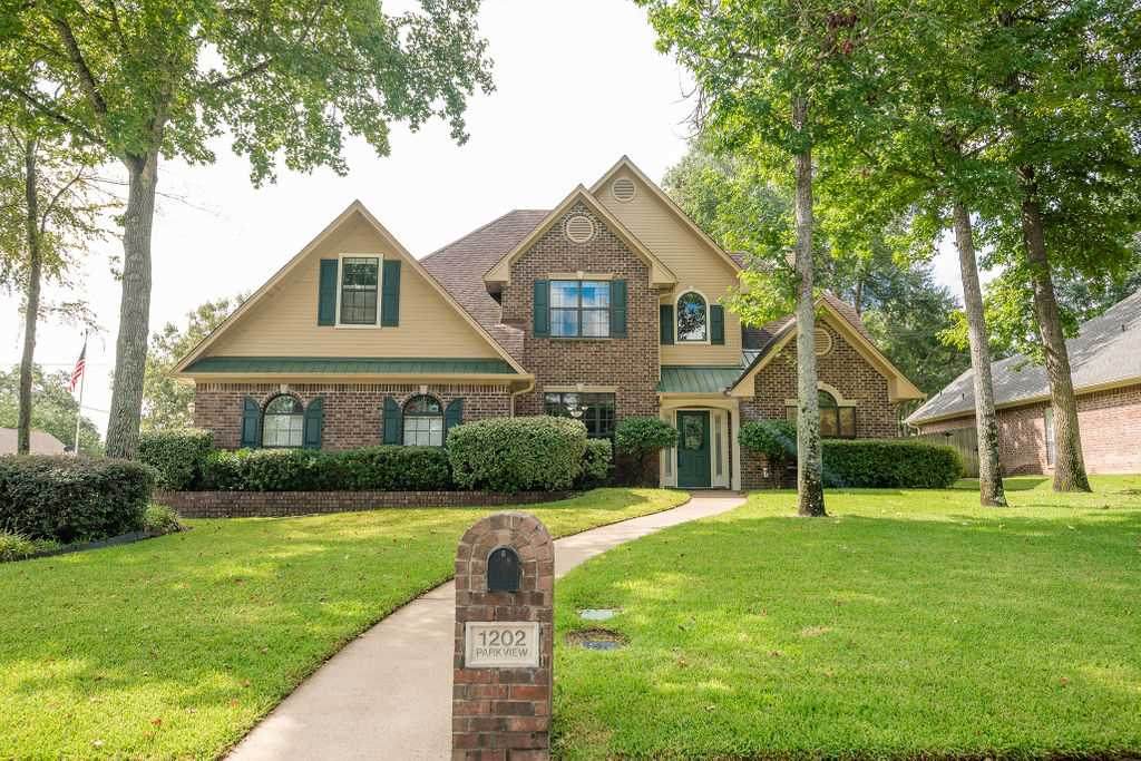 1202 Parkview Drive - Photo 1