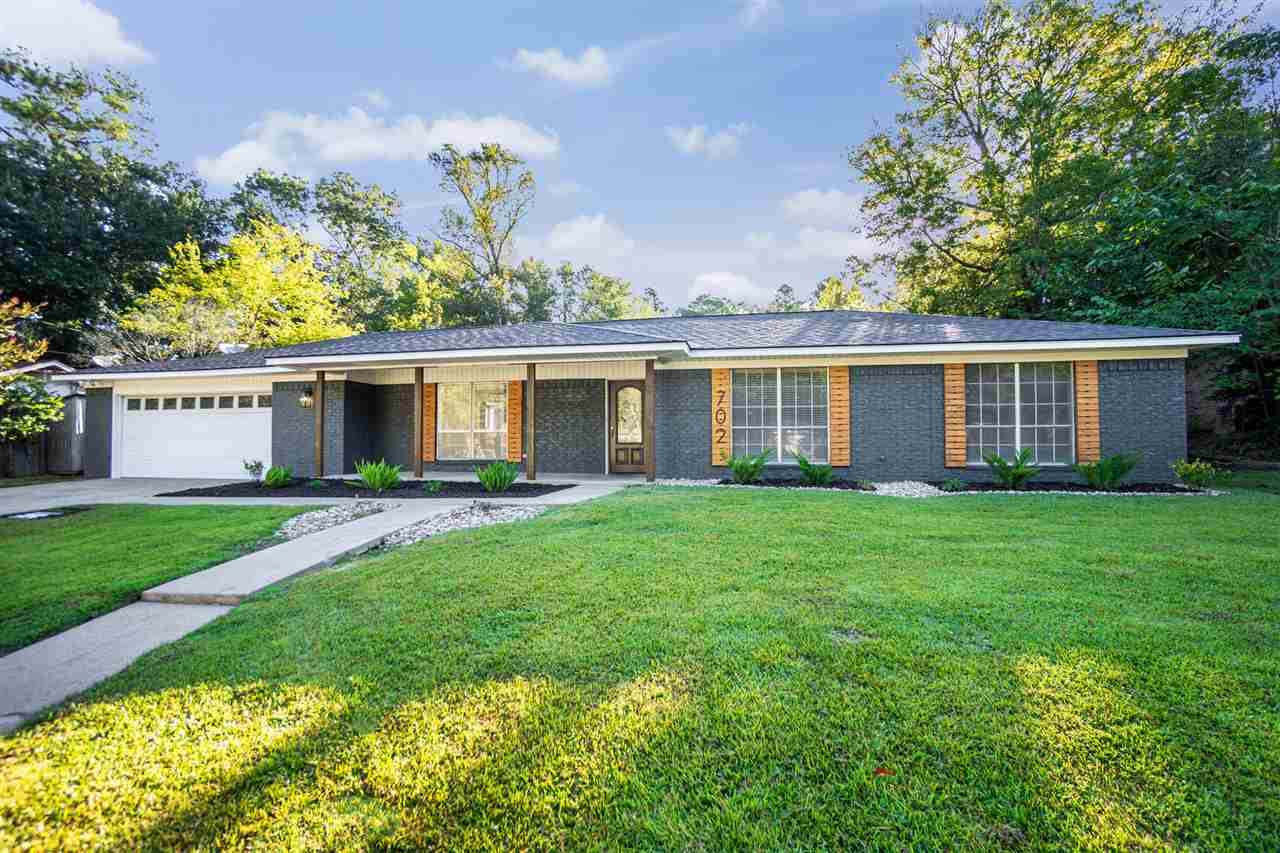 702 Honeysuckle Dr - Photo 1