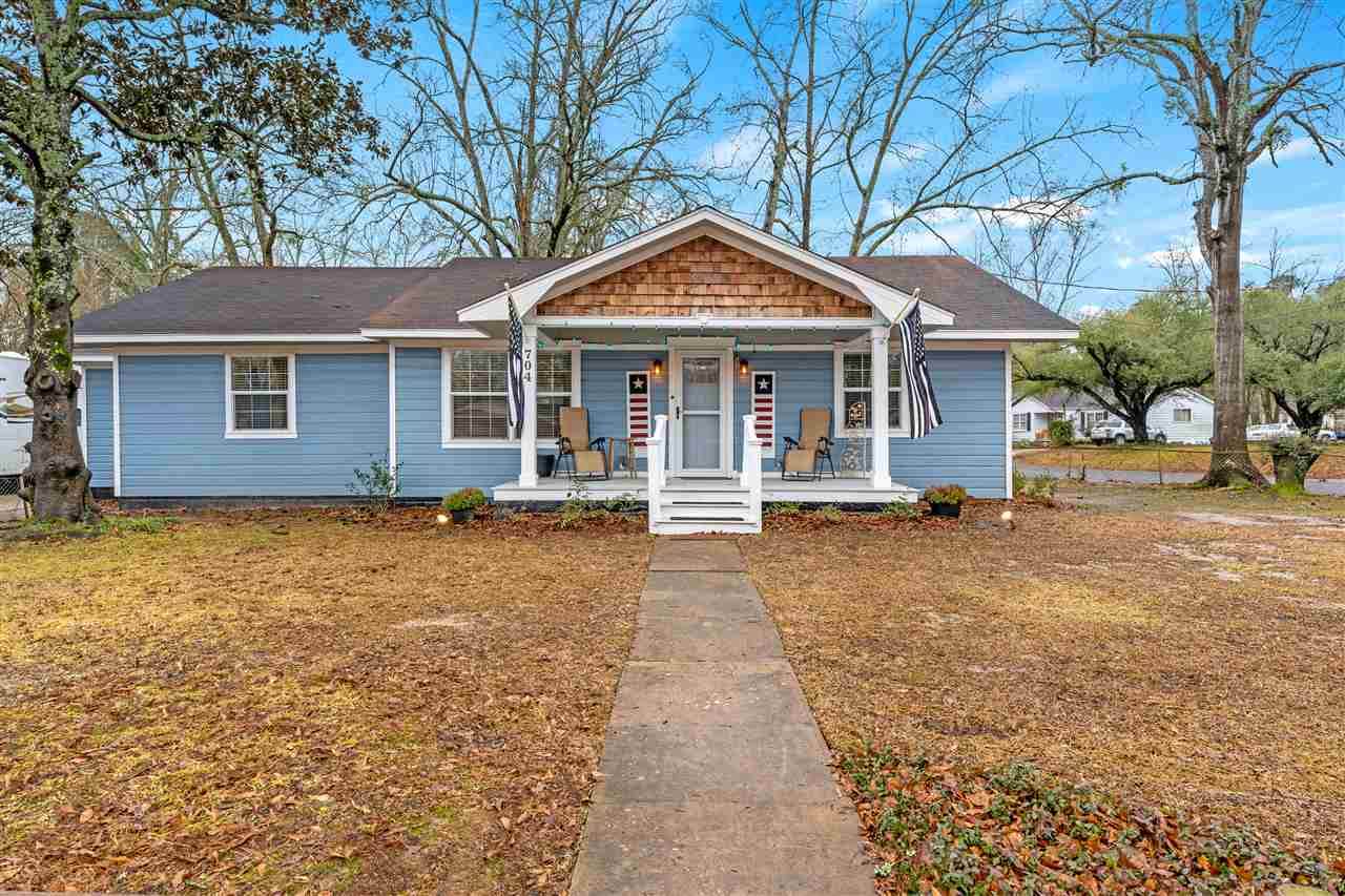 704 Leach - Photo 1