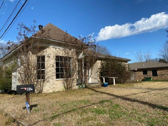 817 12th - Photo 1