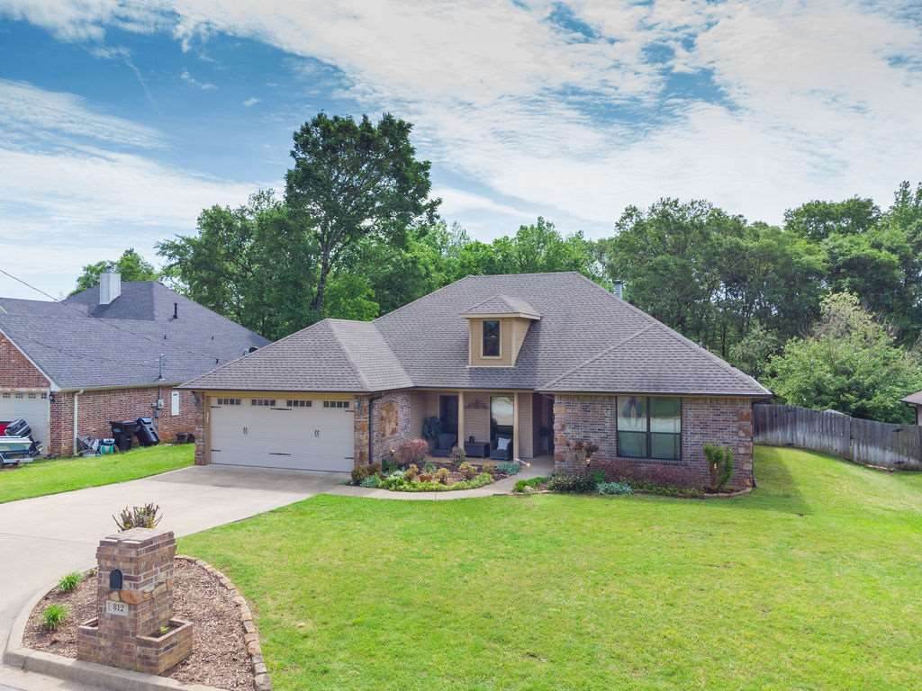 812 Crepe Myrtle Ln - Photo 1