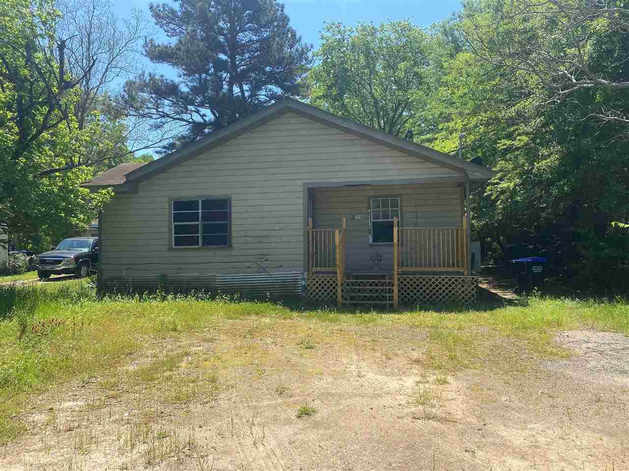 1104 Millie St - Photo 1