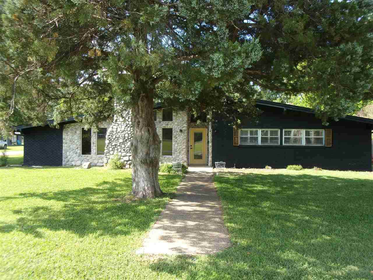 401 Whelan Street - Photo 1