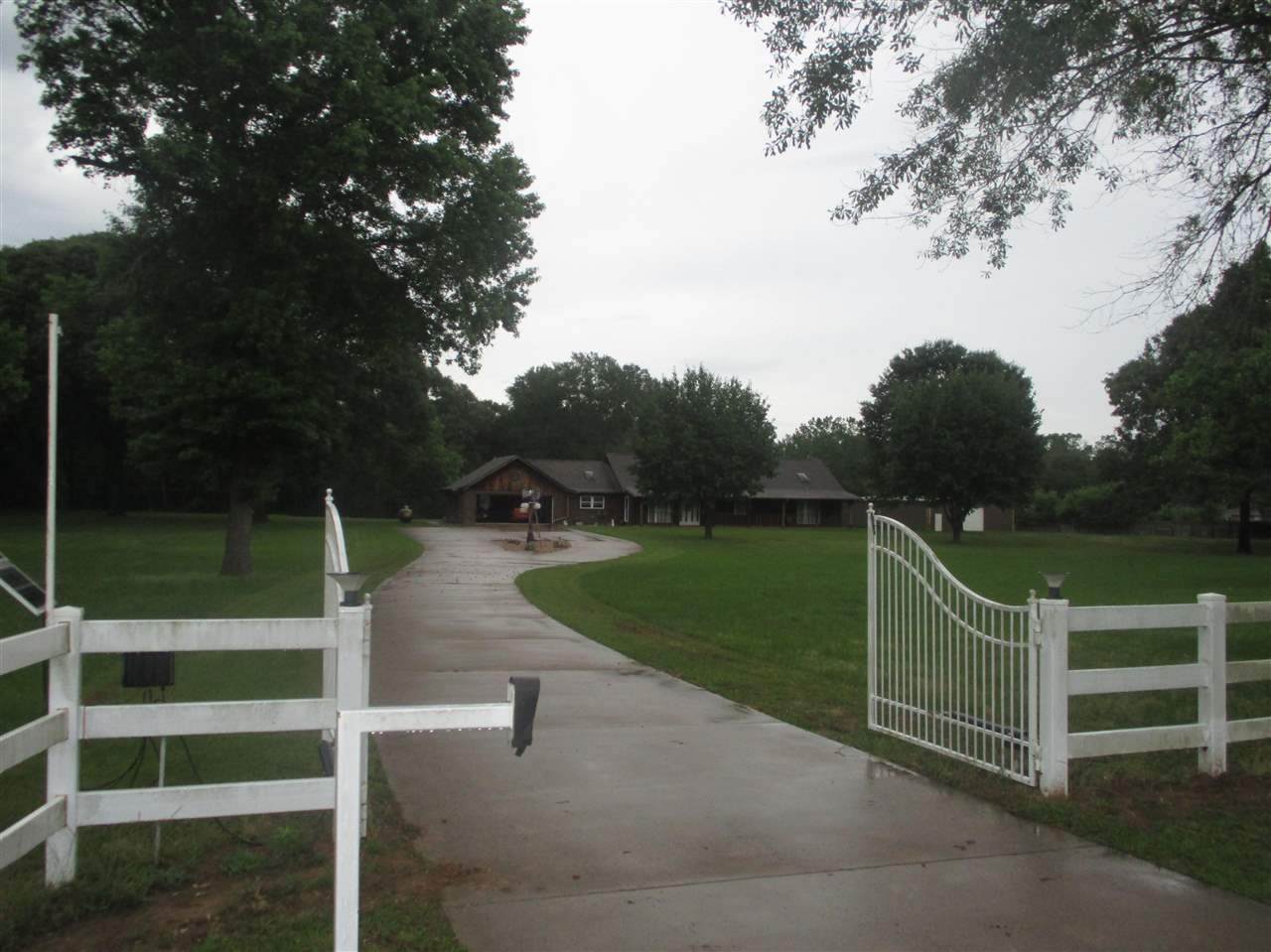 4222 Twin Lakes Dr - Photo 1
