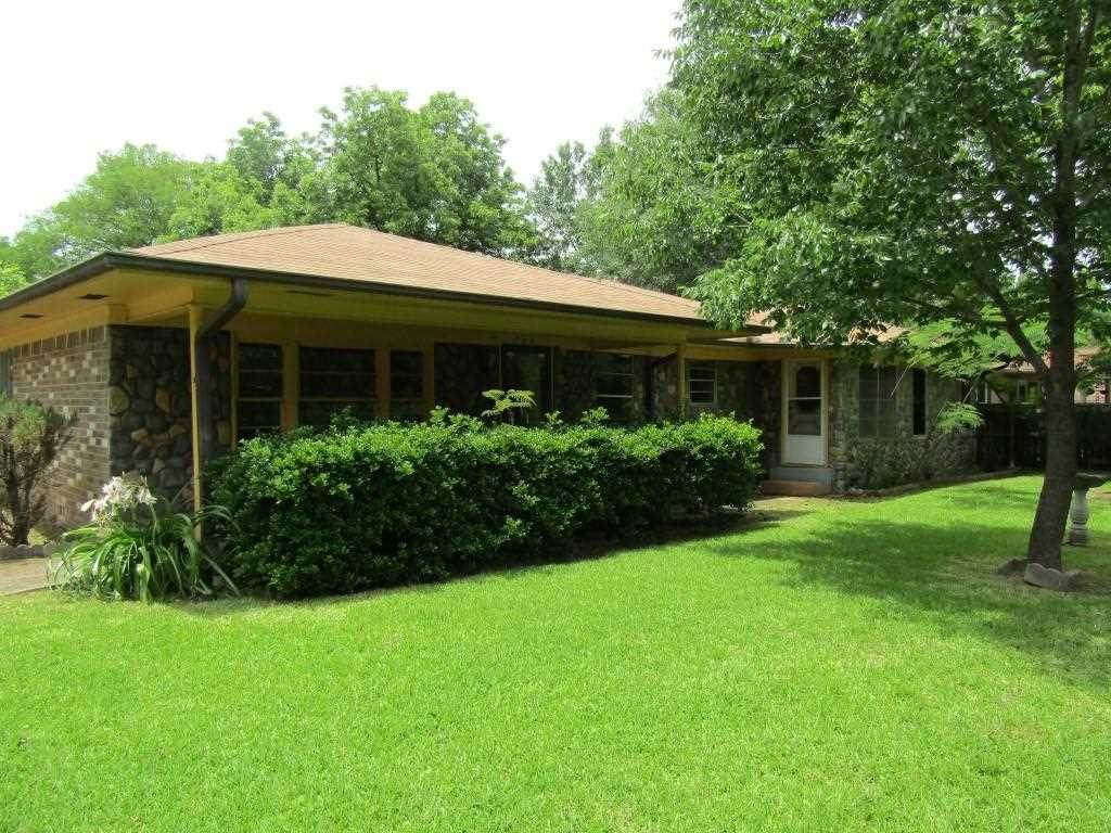 704 Sanders - Photo 1