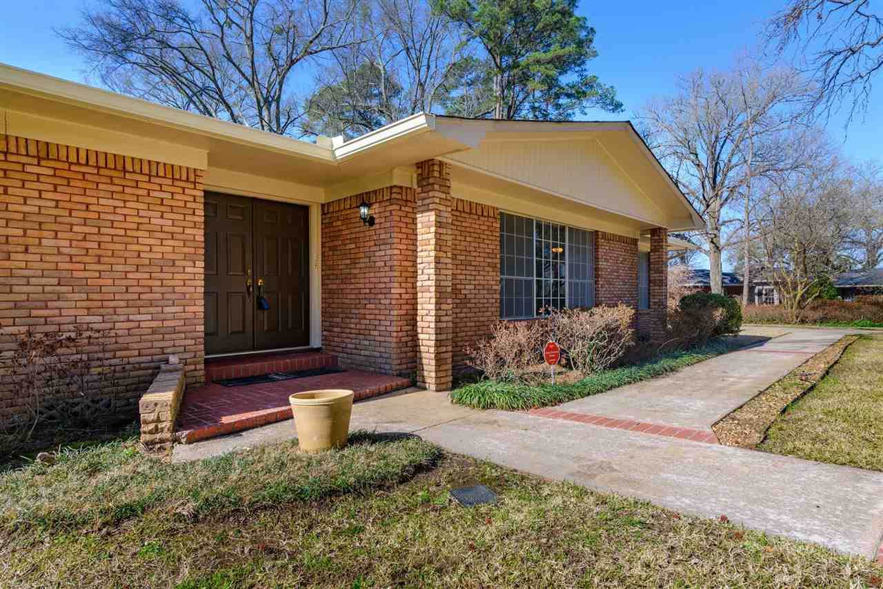 806 Hillcrest - Photo 1