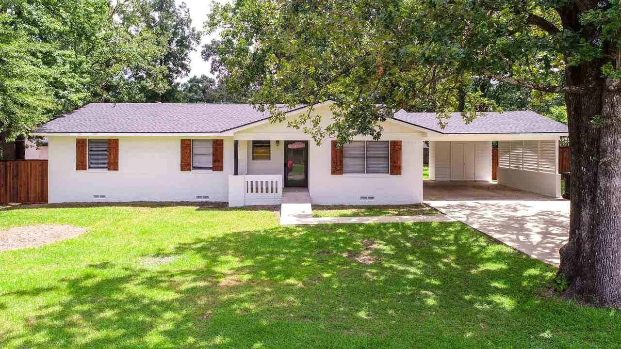 3206 Charron Dr - Photo 1
