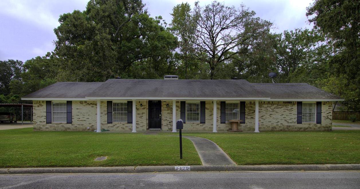 1129 Oakwood Dr. - Photo 1