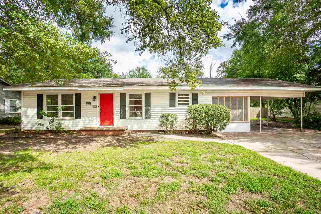 1007 Montgomery - Photo 1