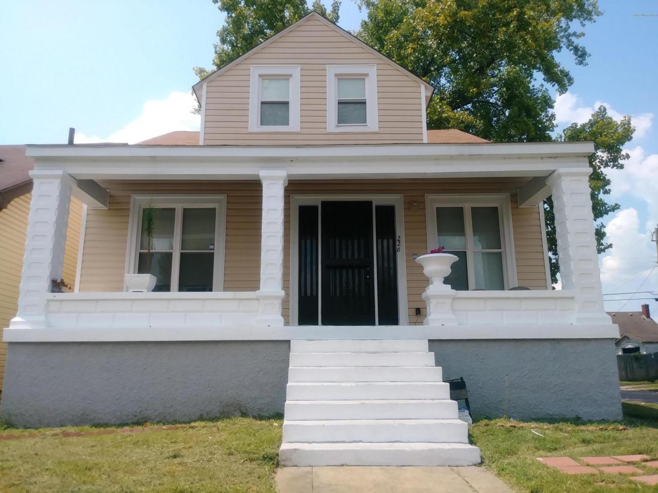 226 32nd St - Photo 1