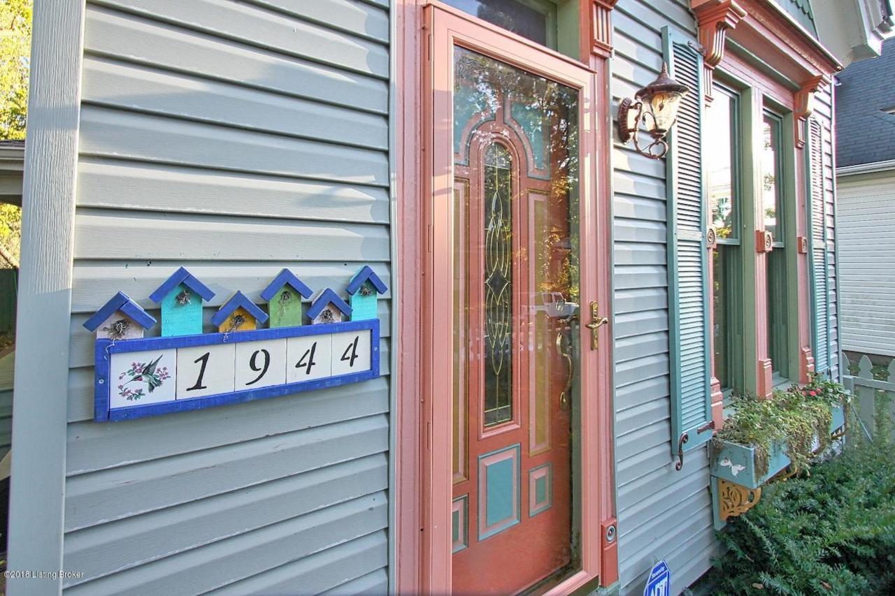 1944 Center St - Photo 1