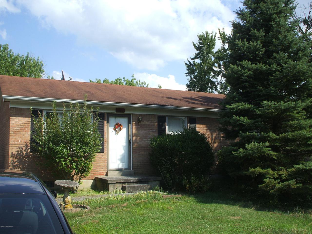 1801 Oakwood Dr - Photo 1