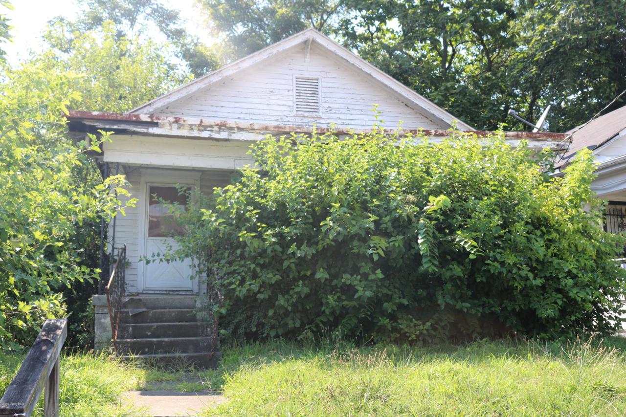 1124 32nd St - Photo 1
