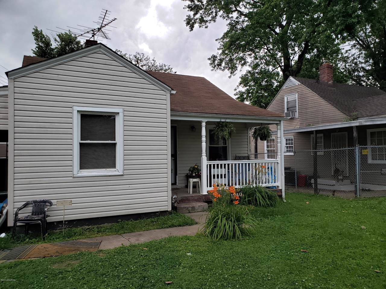 1740 Algonquin Pkwy - Photo 1