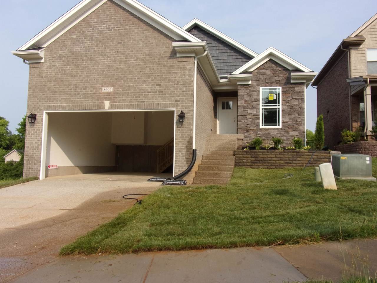 8606 Oaks Way - Photo 1