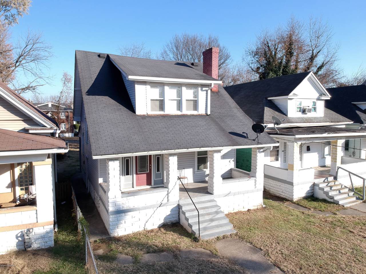 721 32nd St - Photo 1