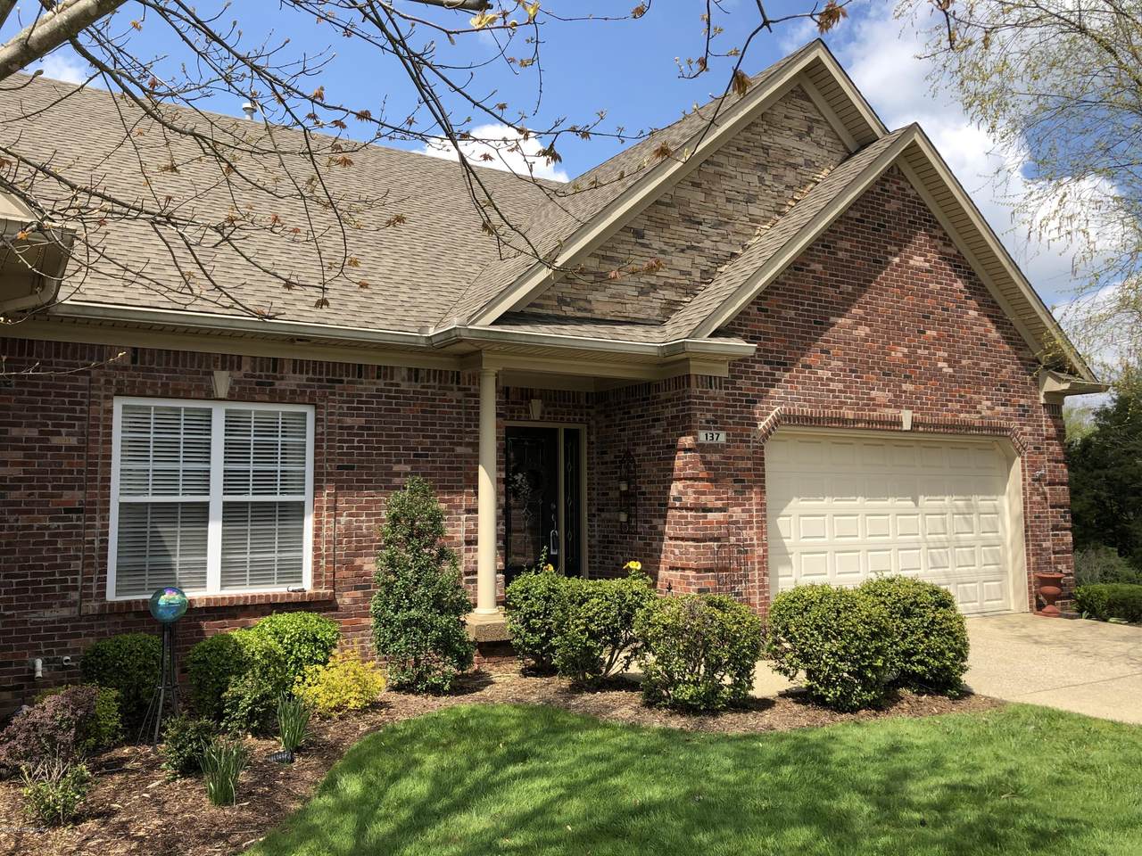 137 Whispering Pines Cir - Photo 1