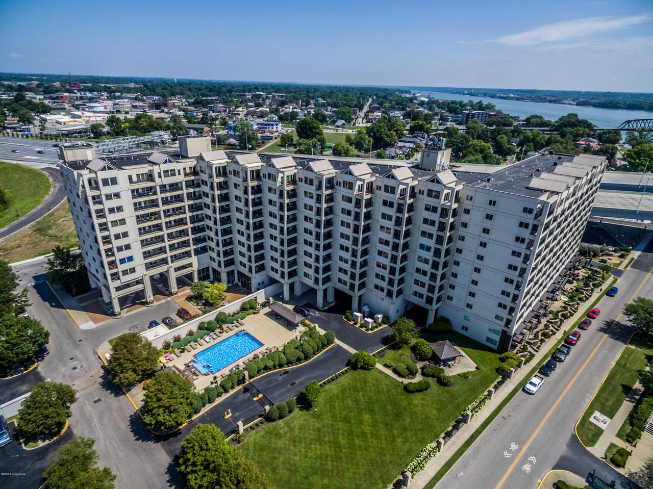 1 Riverpointe Plaza - Photo 1