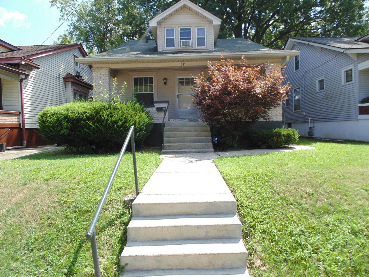 677 43rd St - Photo 1