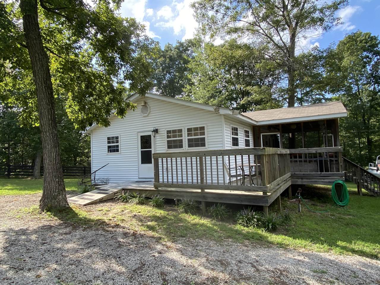 216 Hickory Ln - Photo 1