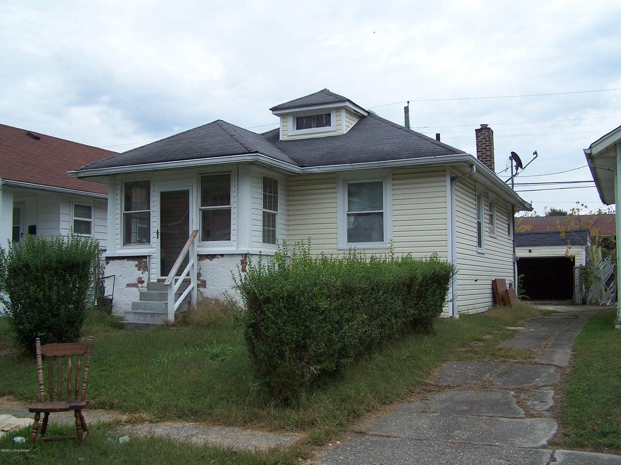 825 31st St - Photo 1