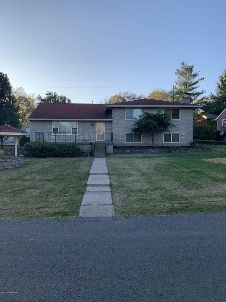 928 Plainview Ave - Photo 1