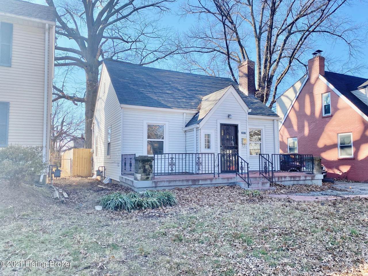 1518 Larchmont Ave - Photo 1