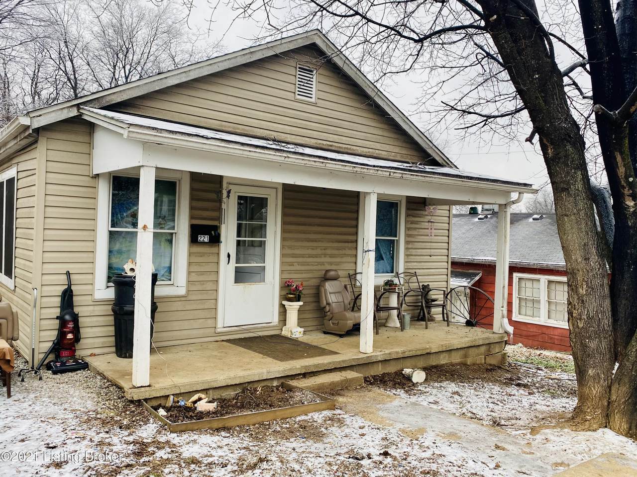 221 Kennett Ave - Photo 1