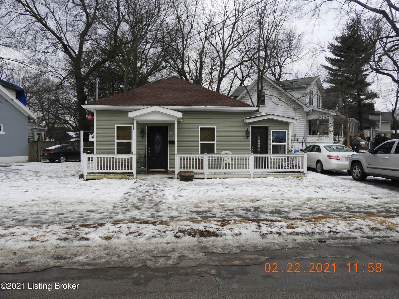 524 Woodlawn Ave - Photo 1
