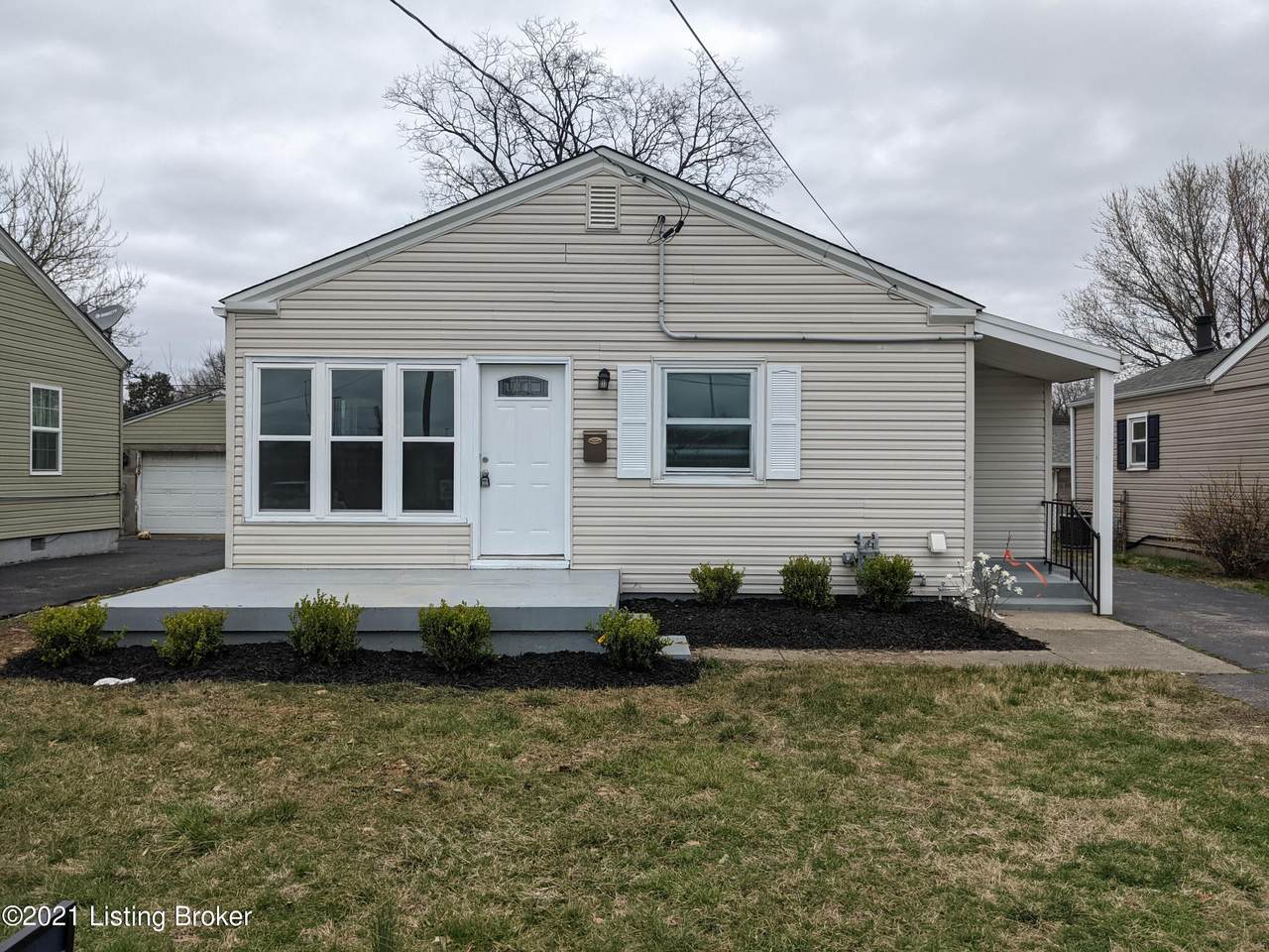 607 Locust Ln - Photo 1