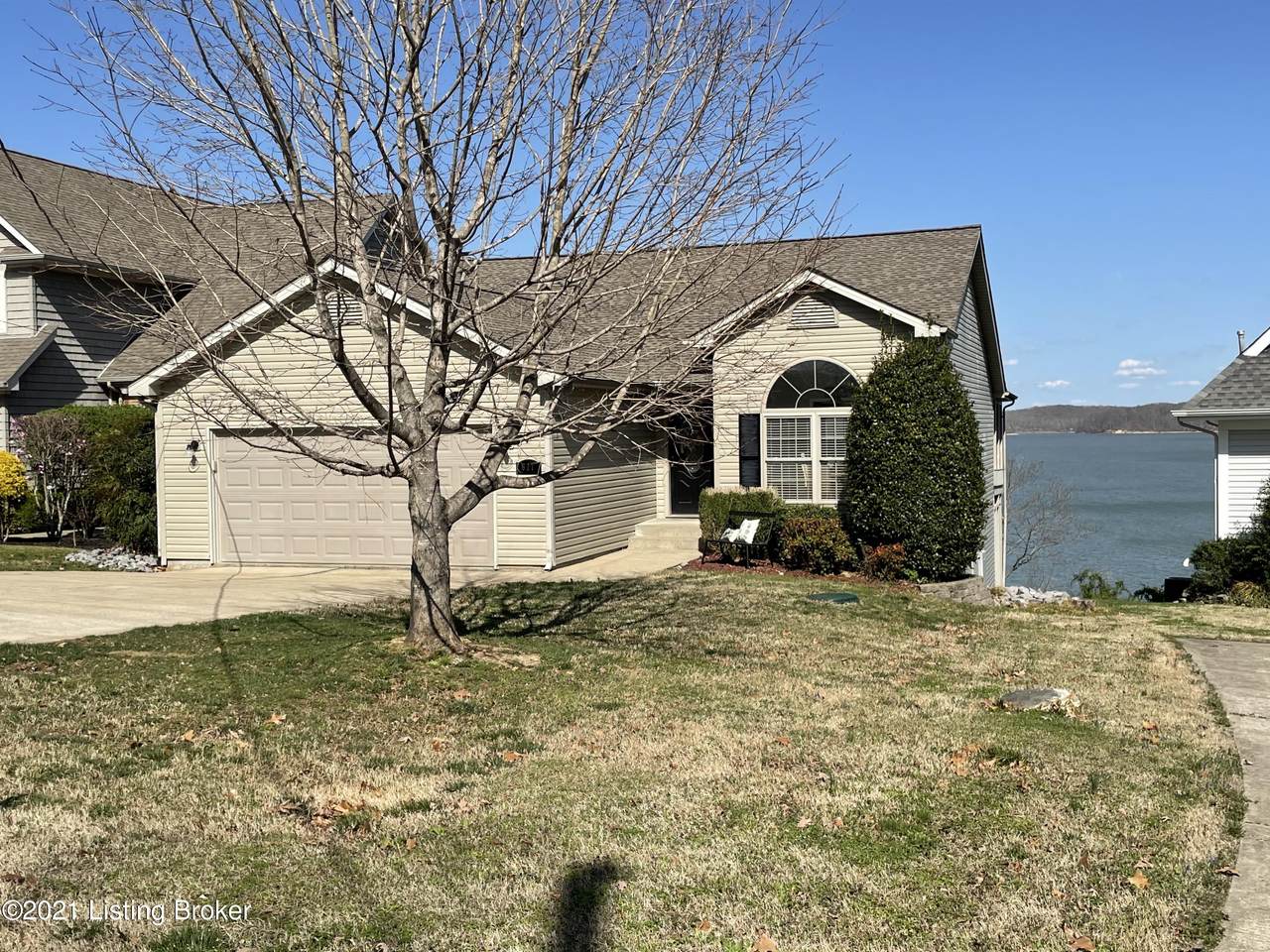 627 Sherwood Dr - Photo 1