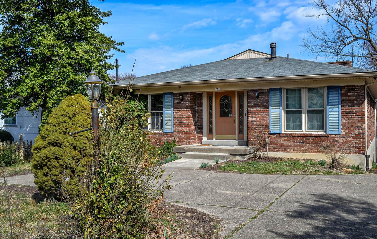 211 Kenwood Dr - Photo 1