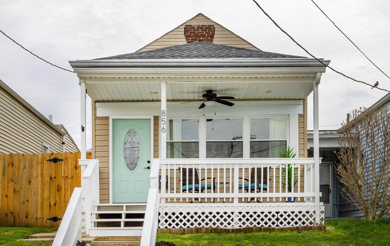 856 Ash St - Photo 1