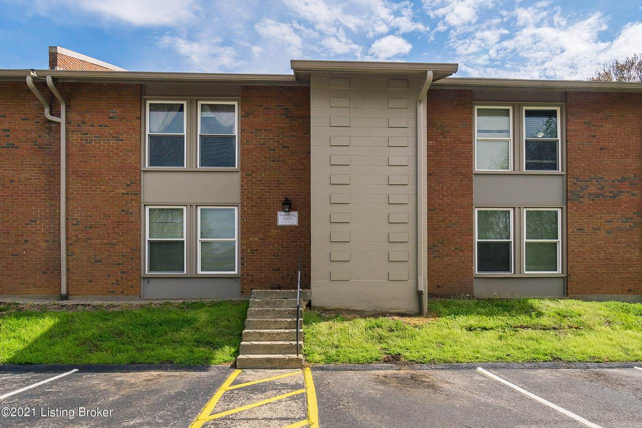 2505 Lindsay Ave - Photo 1