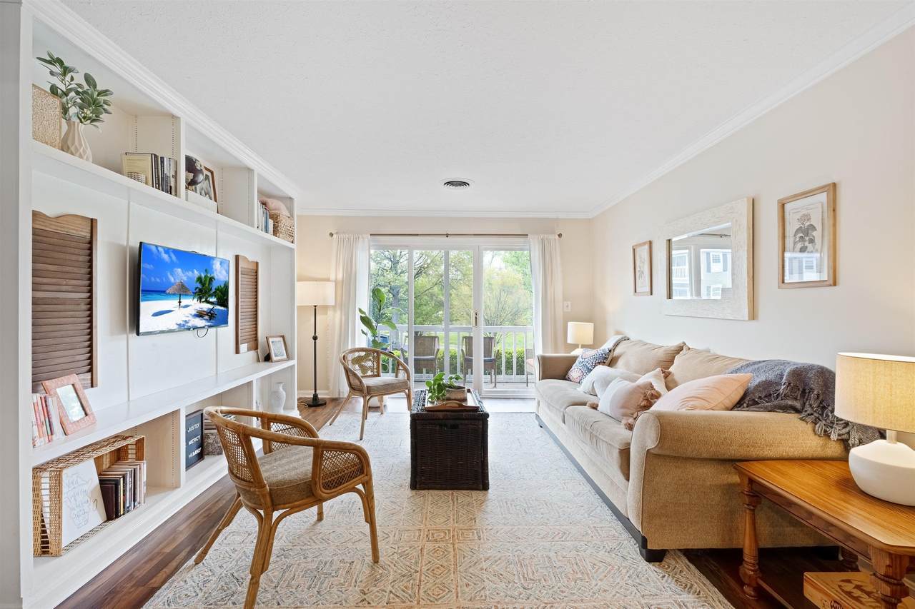 410 Mockingbird Valley Rd - Photo 1