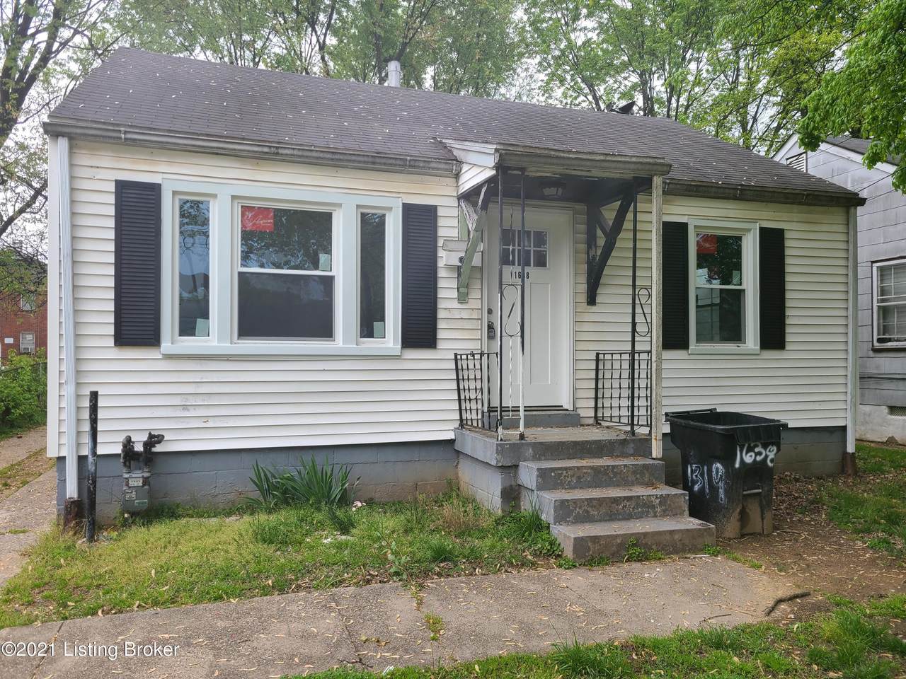 1638 Earl Ave - Photo 1