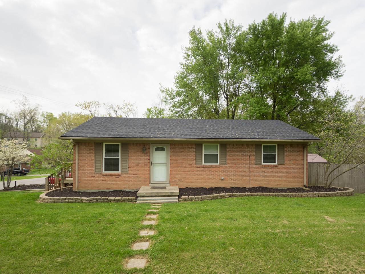 729 Southlawn Dr - Photo 1