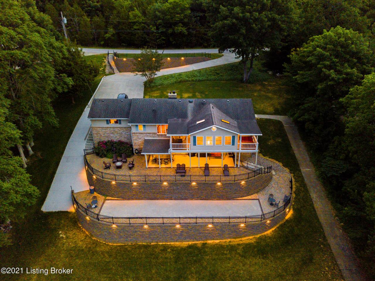 4079 Doe Valley Pkwy - Photo 1