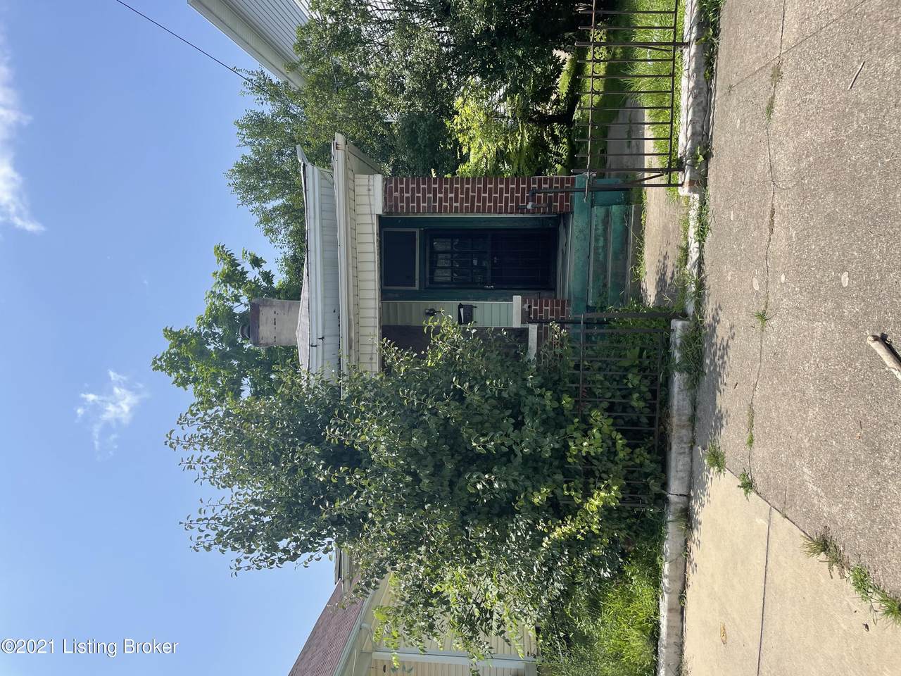 954 Hancock St - Photo 1