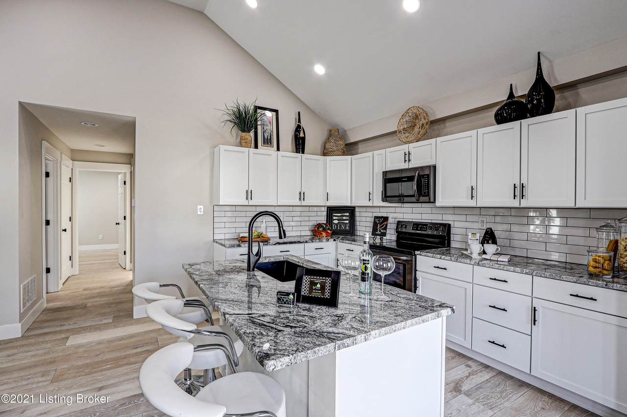 830 Forrest St - Photo 1