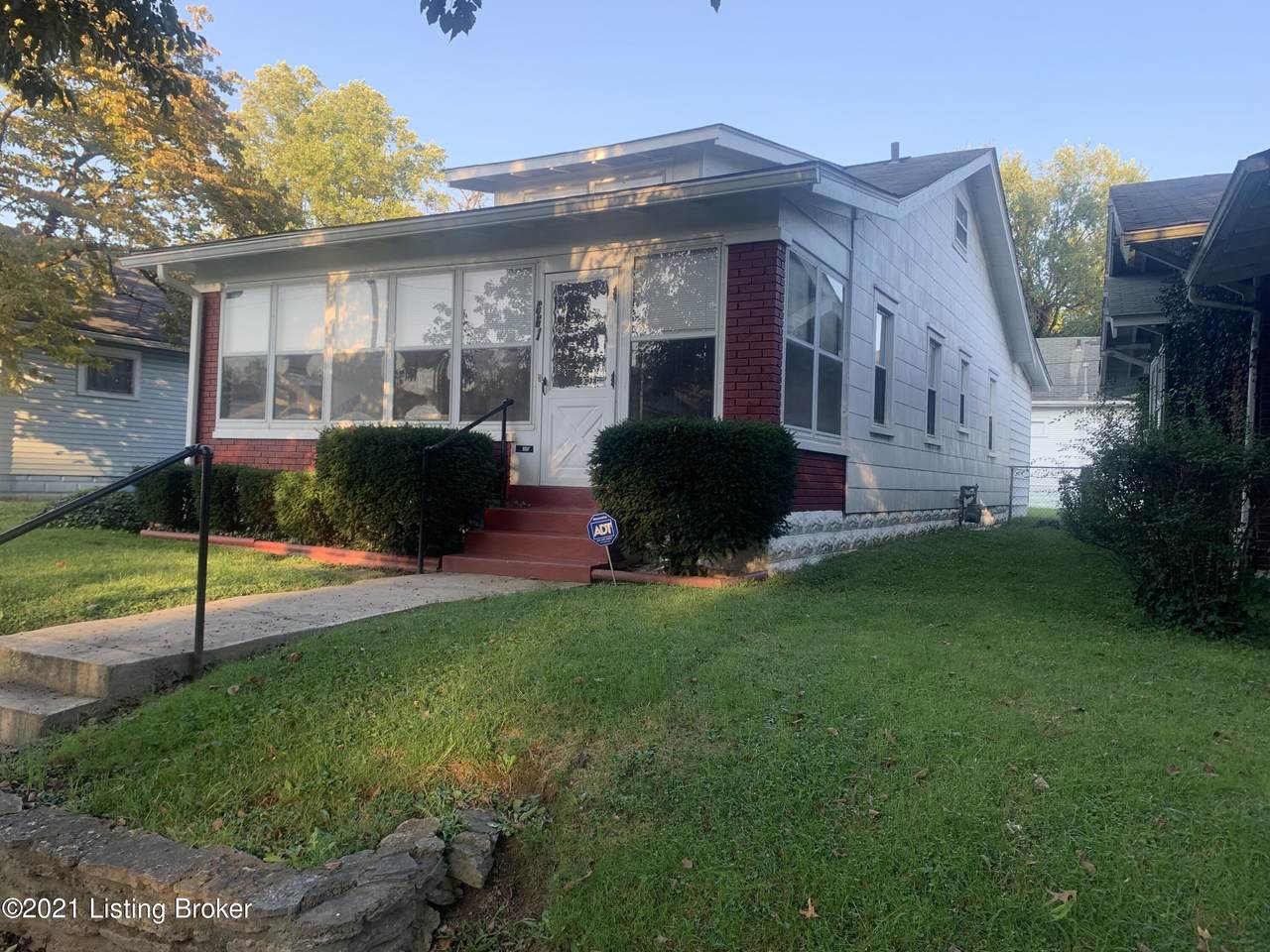 661 Eastlawn Ave - Photo 1