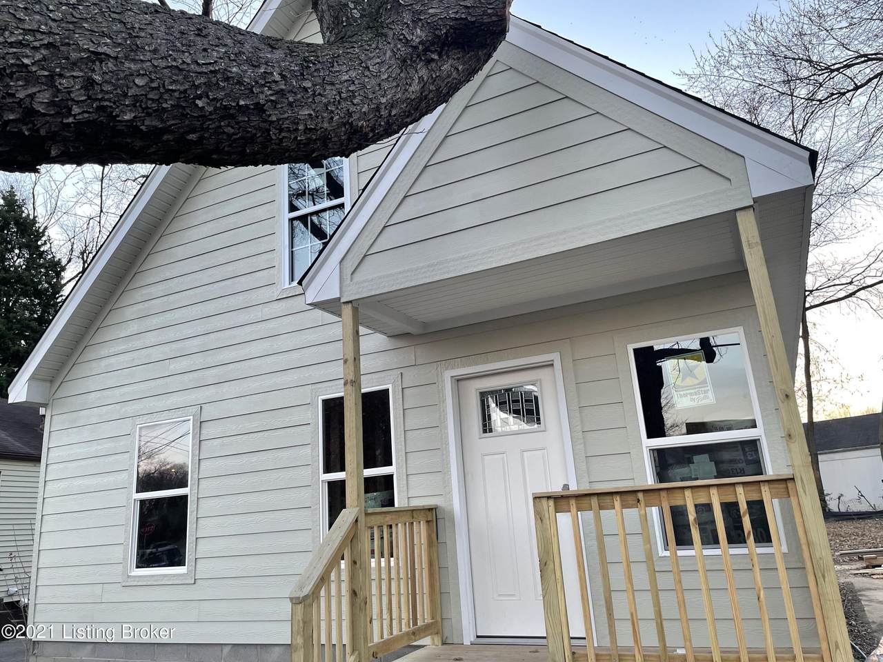 1012 Seelbach Ave - Photo 1