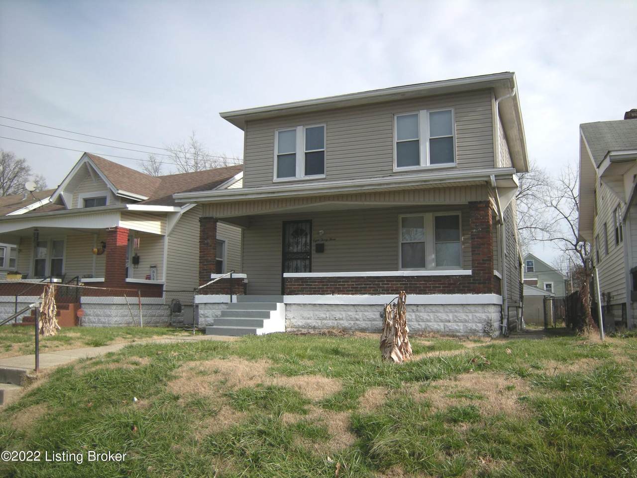833 38th St - Photo 1