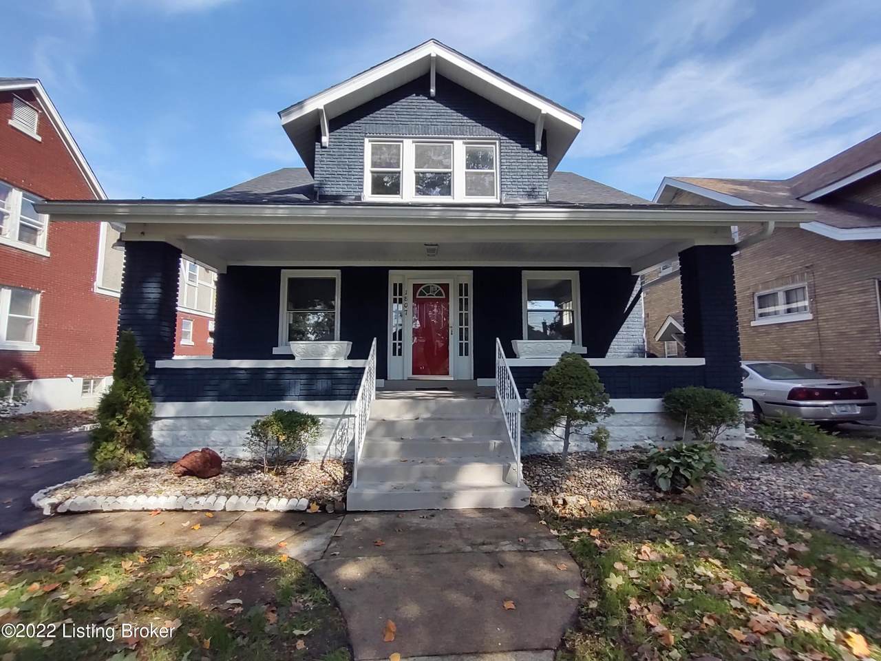 1807 Algonquin Pkwy - Photo 1